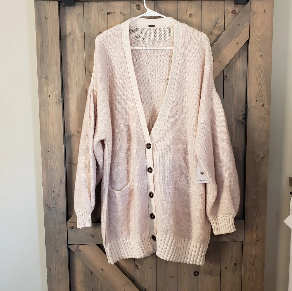 SOLD! Free People Oversized Cardigan size Medium - Picture 4 of 13